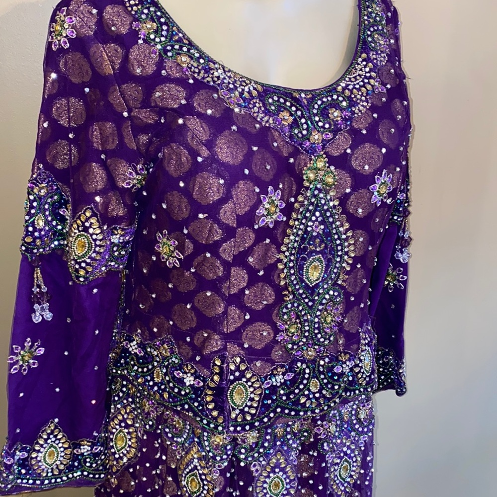 Lehenga/ Saree with Scarf